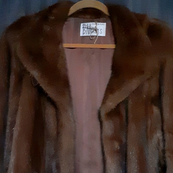 Fashion Furs B. Martins Fur Coat - Picture 2 of 9
